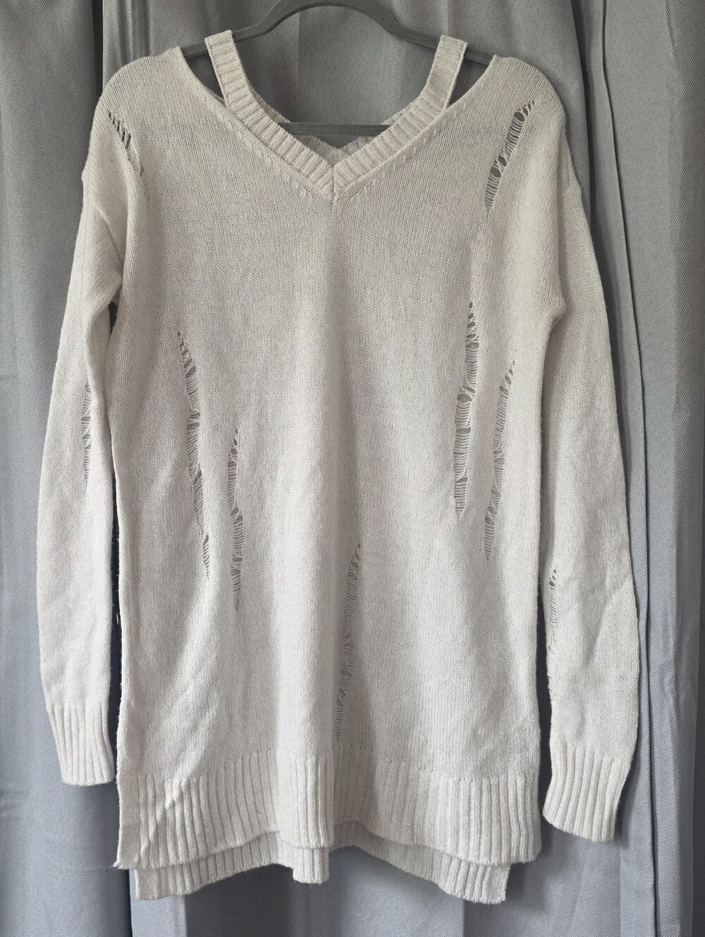 Arizona Jean Co Cream Distressed Shimmer Cold Shoulder Sweater M